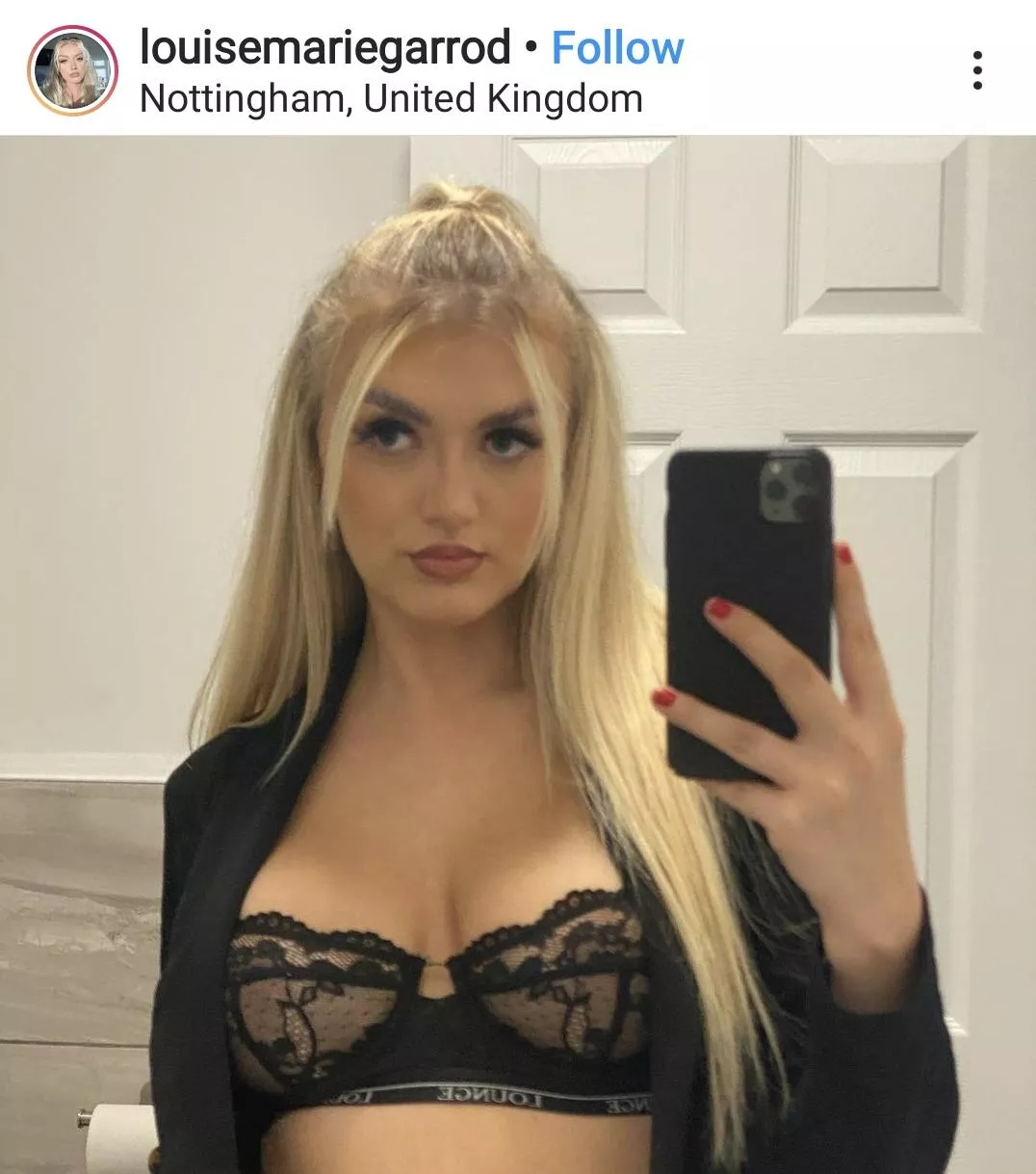 Gotta love a blonde in lounge wear Gotta love a blonde in lounge wear