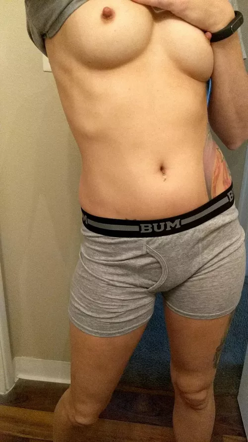 Gotta love a girl in boxer briefs 😏