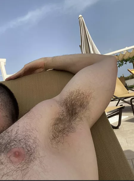 Gotta love my 29 yo sweaty pits… dm me if this is also a turn on for you ;) Gotta love my 29 yo sweaty pits… dm me if this is also a turn on for you ;)