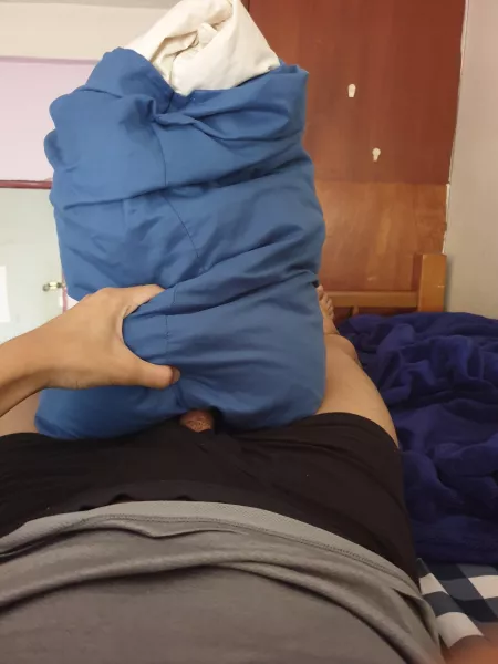 Gotta make it quiet. Roommate is sleeping Gotta make it quiet. Roommate is sleeping