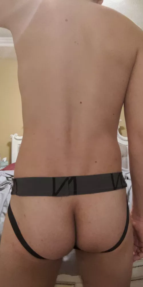 Gotta put a jock strap on to work out 😏