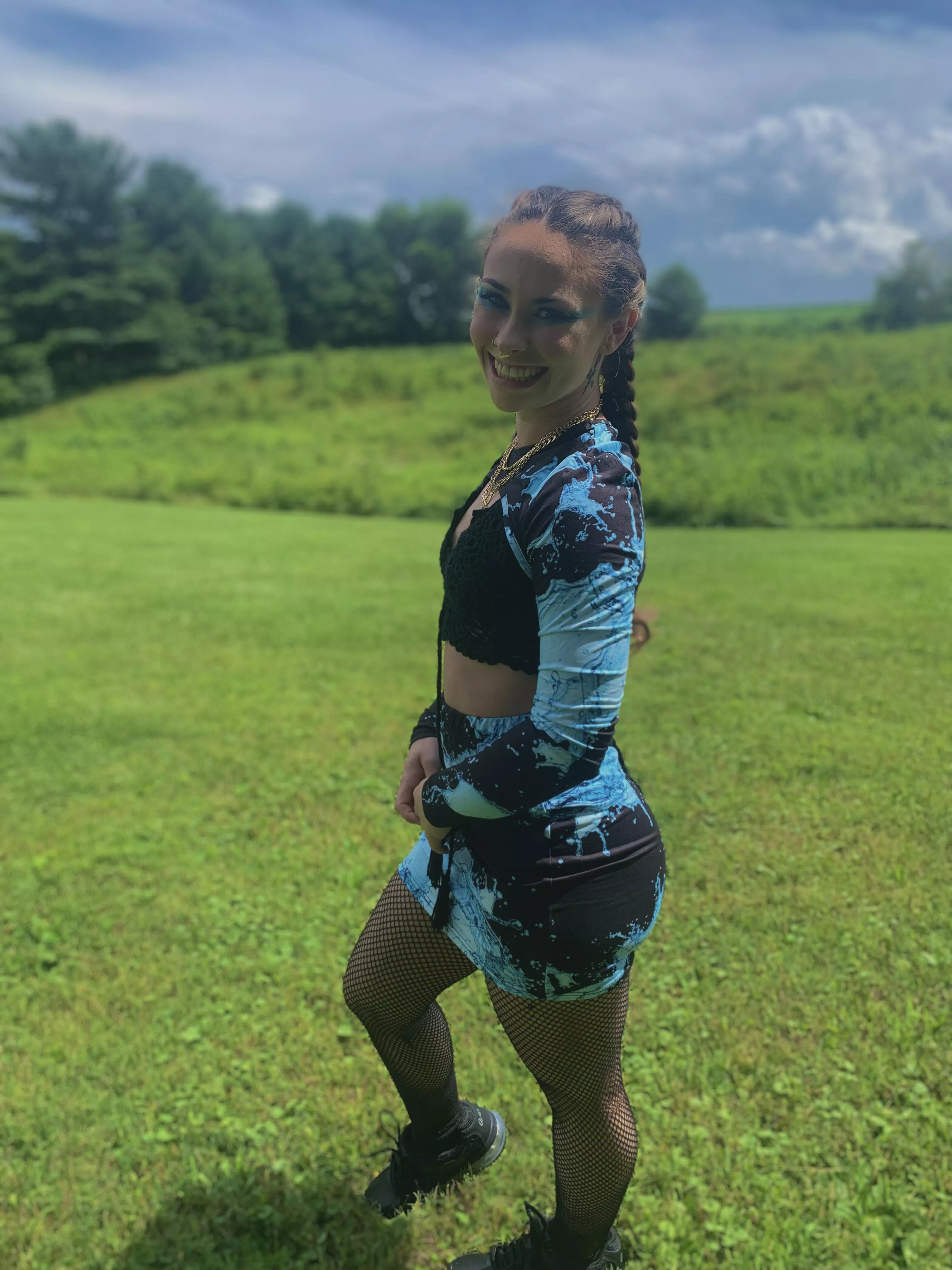Gotta show more rave booty this year but I did pretty good for a rave baby π₯Ί Gotta show more rave booty this year but I did pretty good for a rave baby π₯Ί