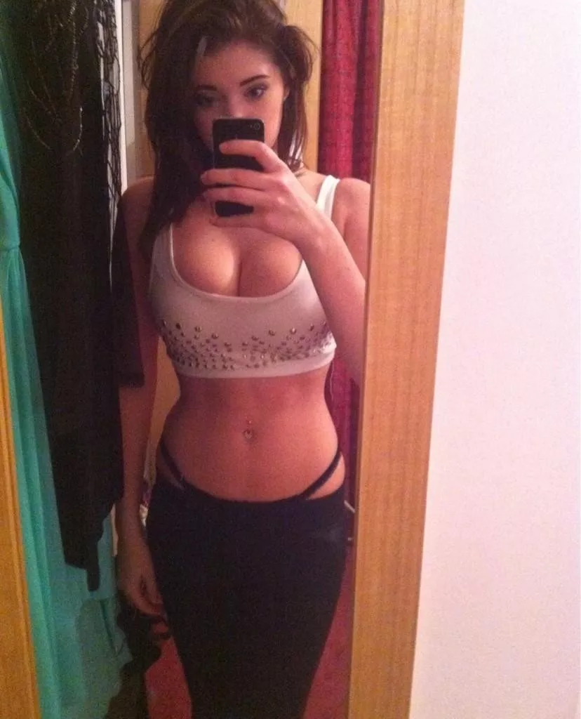 Great body on this brunette Great body on this brunette