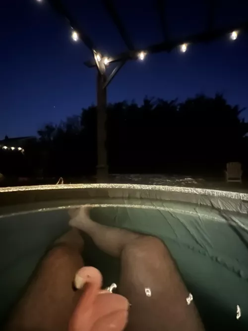 Great hot tub weather in the NE tonight! 20deg outside, water is 104. π