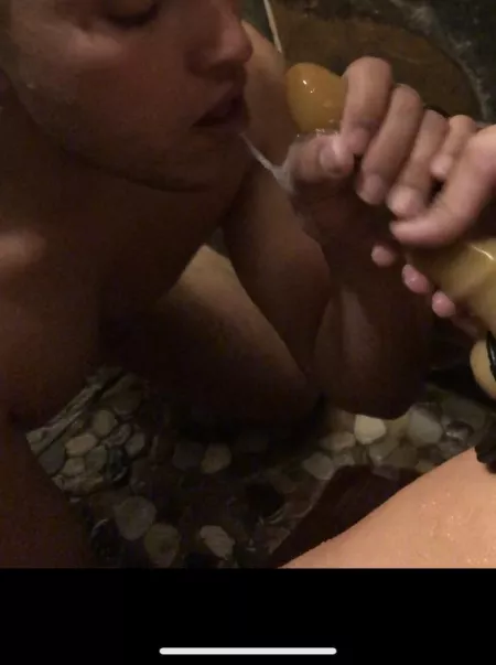 Grindr sucks. Tinder sucks. I want to suck, but canโt seem to find a normal good looking guy. Phx