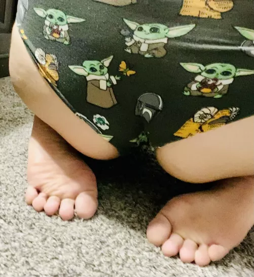 Grogu, butt, and feets 💕