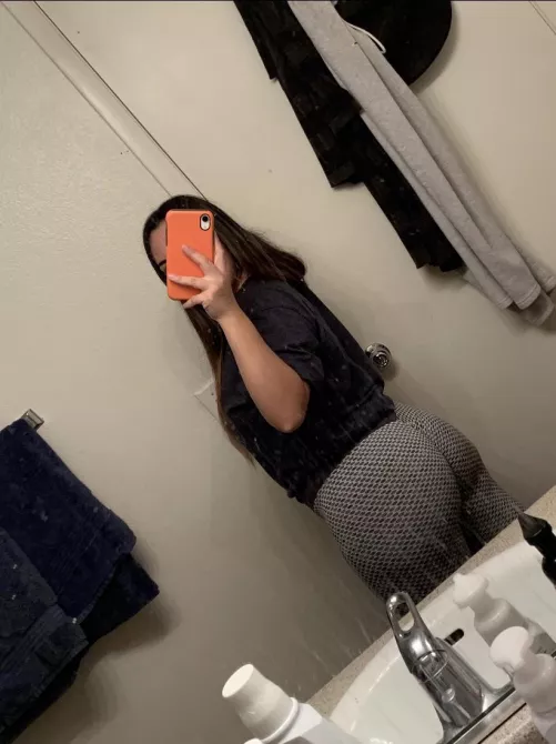 Guess what color my thong is ππ¦π