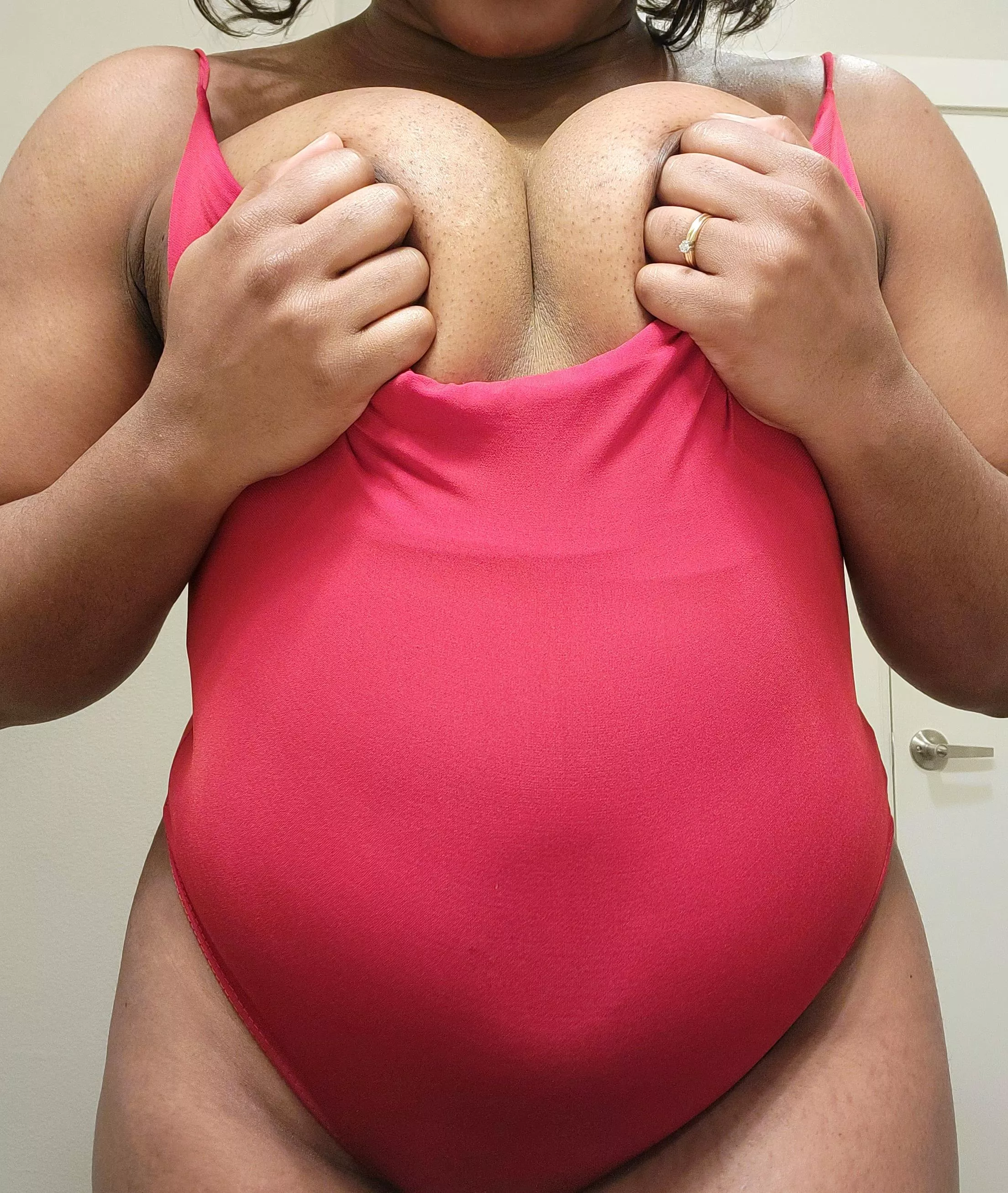 Guess who finally bought a breast pump! 💦💋