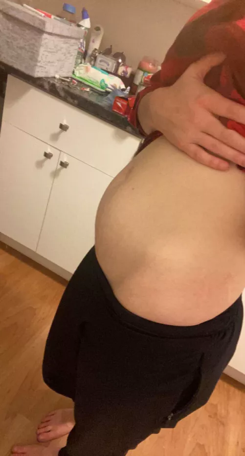 Guess who just got pregnant. I want you to follow my sexy journey 😘😘