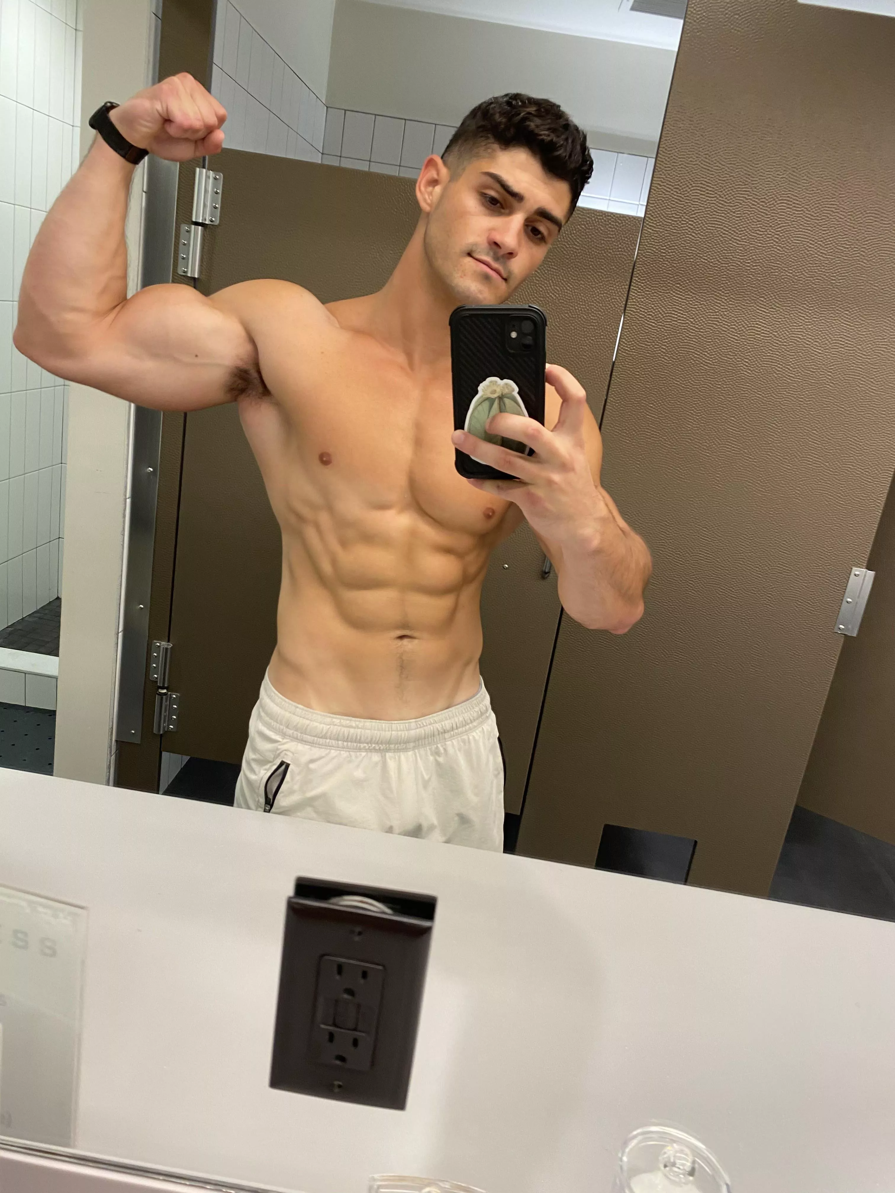 Guns out 💪🏼💪🏼💪🏼