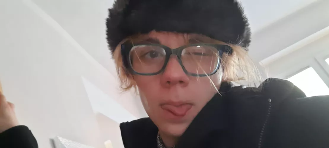 GUYS DO I LOOK LIKE A GIRL???? I HAD TONS OF PEOPLE LOOK AT THIS PIC AND SAY THAT IT'S A GIRL AND LIKE WHAT?!?!?! I'm asking you people 'cause I know you can tell. GUYS DO I LOOK LIKE A GIRL???? I HAD TONS OF PEOPLE LOOK AT THIS PIC AND SAY THAT IT'S A GIRL AND LIKE WHAT?!?!?! I'm asking you people 'cause I know you can tell.