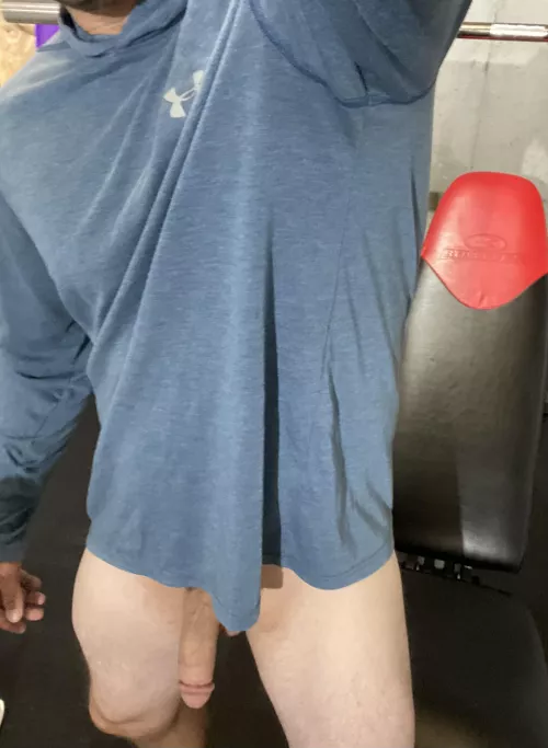 Gym (m) ing without pantsπ