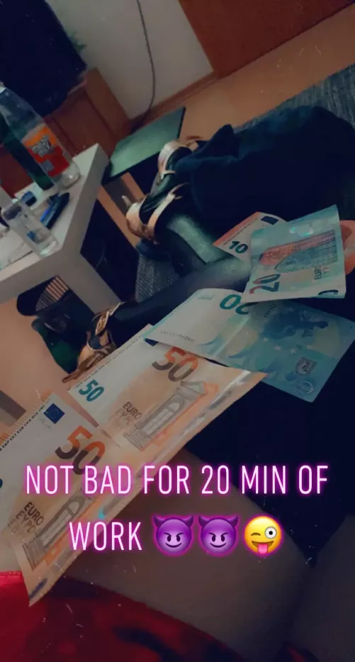 Had my first real cock guess I found a new job 😈