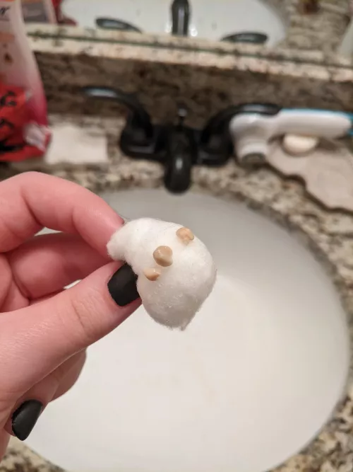 Had what I thought was one small tonsil Stone bothering me all day, finally got it out and it was three of them, thought y'all would want to see