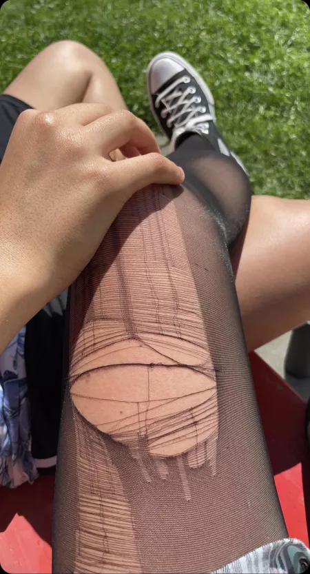 Haha my best friend loves to do this to my pantyhose when heβs bored