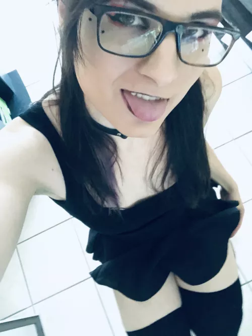 Hai Hai! How's everyone's day going? Hai Hai! How's everyone's day going?