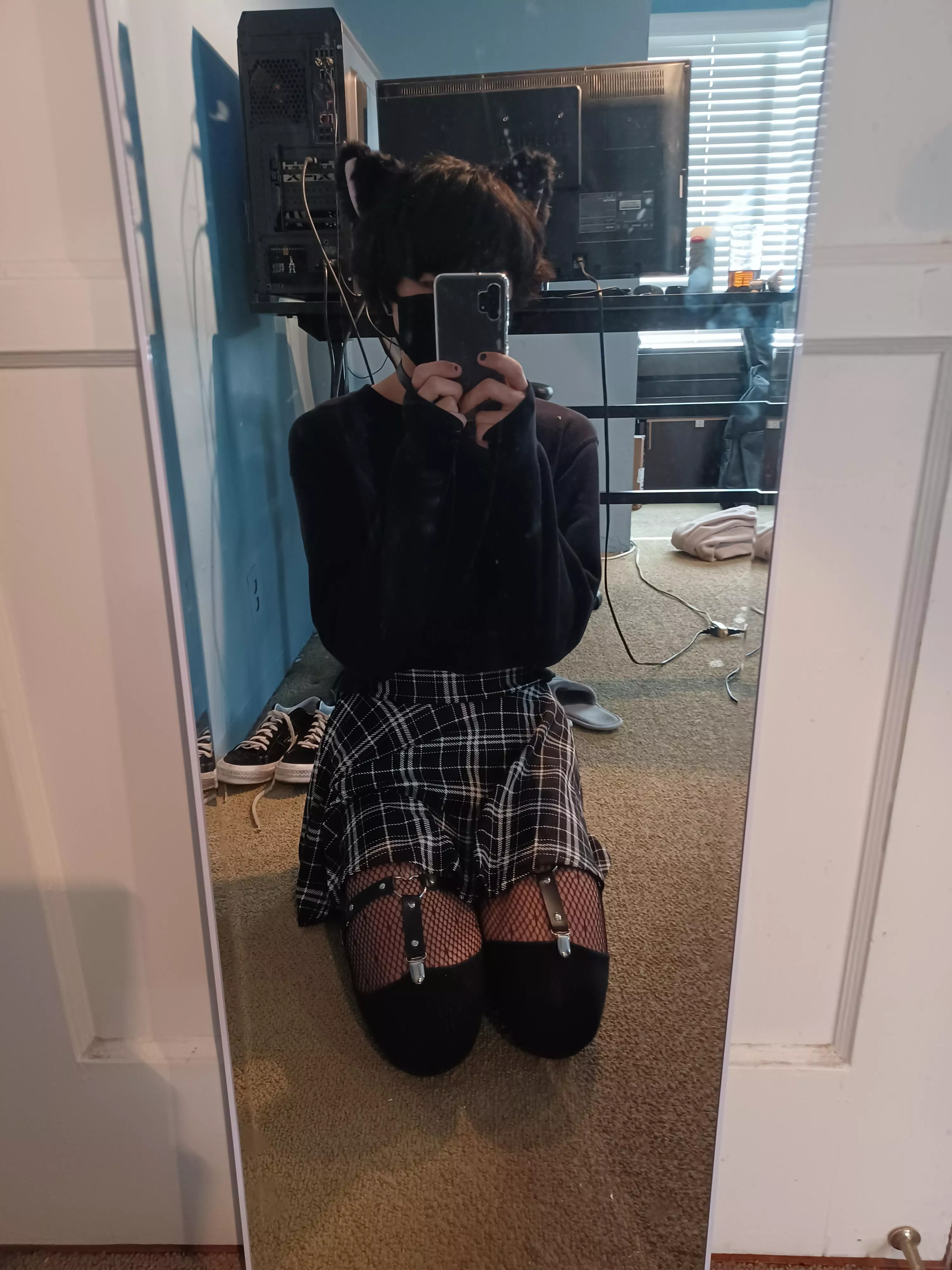 hai hai second post here (*/ω\) new skirt and fishnets (^人^)♡ happy femboy friday (´,,•ω•,,)♡ hai hai second post here (*/ω\) new skirt and fishnets (^人^)♡ happy femboy friday (´,,•ω•,,)♡