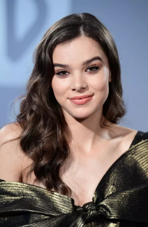 Hailee Steinfeld Hailee Steinfeld