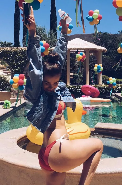 Hailee Steinfeld has a great ass. She grew up so damn sexy Hailee Steinfeld has a great ass. She grew up so damn sexy