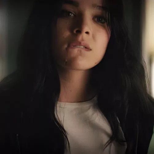 Hailee Steinfeld looks ready for her birthday pounding Hailee Steinfeld looks ready for her birthday pounding