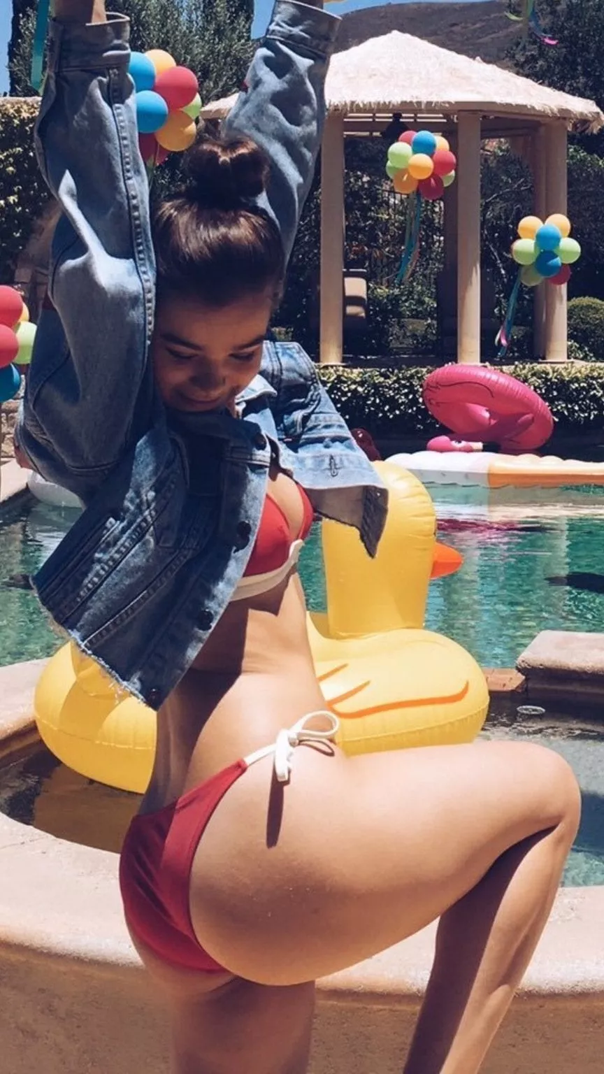 Hailee Steinfeld's fantastic ass