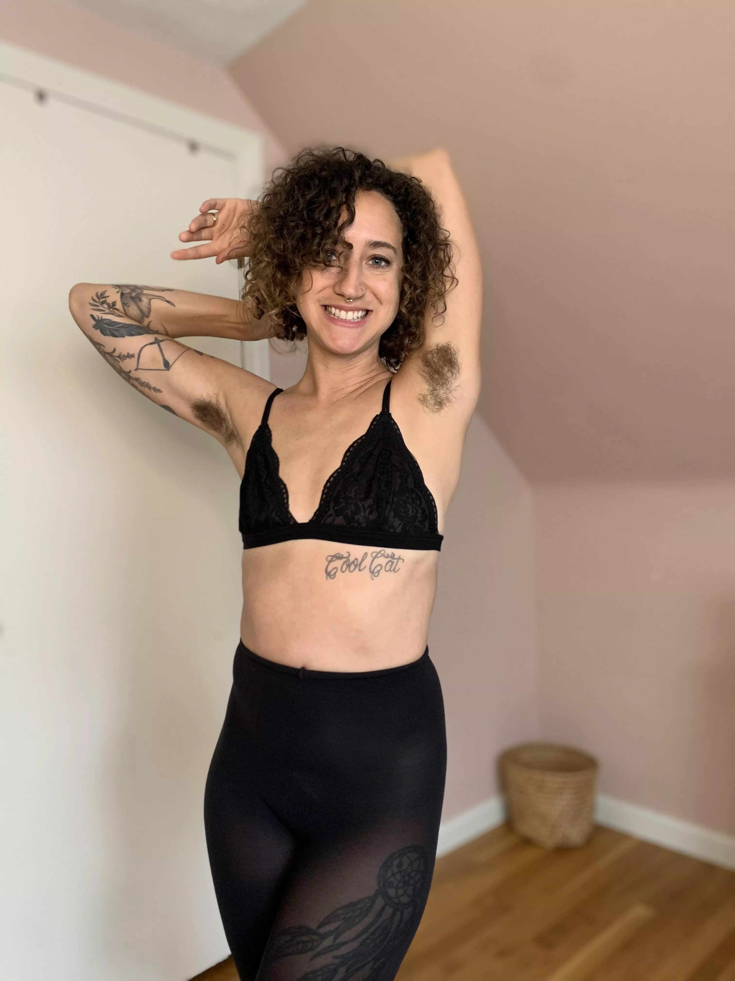 Hairy armpits and nylons are a great combo, am I right? Hairy armpits and nylons are a great combo, am I right?