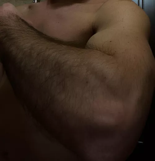 Hairy forearms lovers? Hairy forearms lovers?
