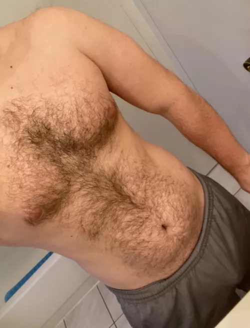Hairy man looking for a hairy bottom to turn me 😏💪 HMU