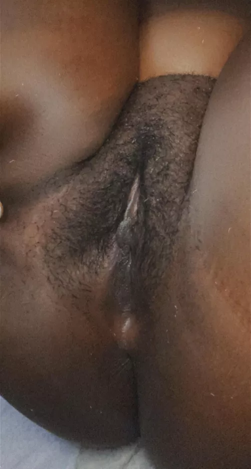 Hairy pussy is my favorite pussy !