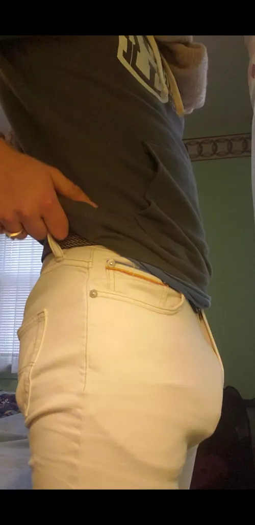 Half chub in white pants