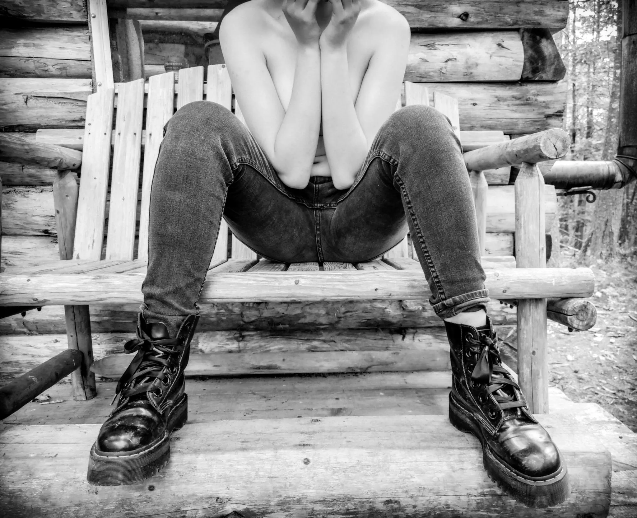 Half naked punk vibes, deep in the woods 🤘🏻💋 Half naked punk vibes, deep in the woods 🤘🏻💋