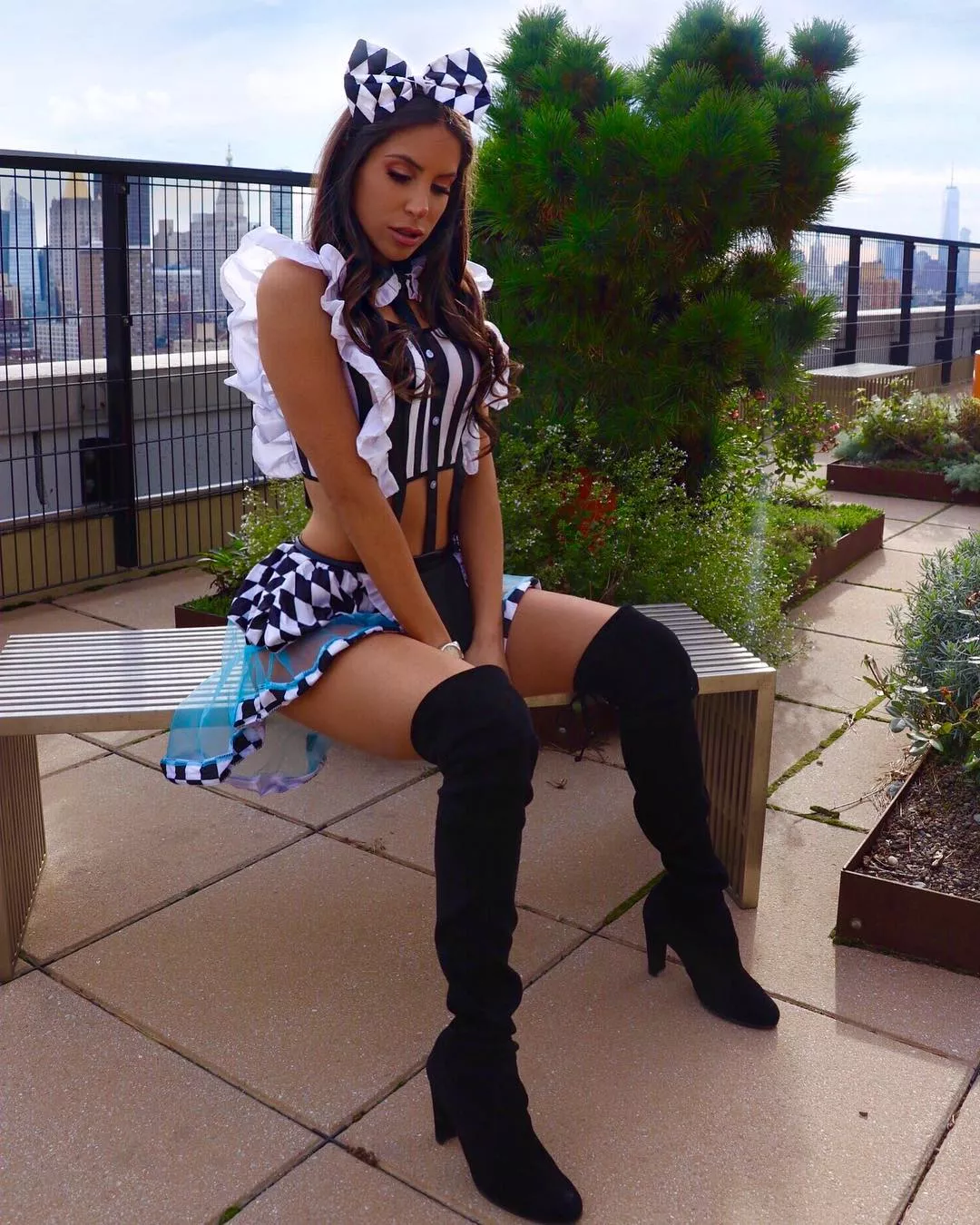 Halloween 2018 (r/CelebThighHighs) Halloween 2018 (r/CelebThighHighs)