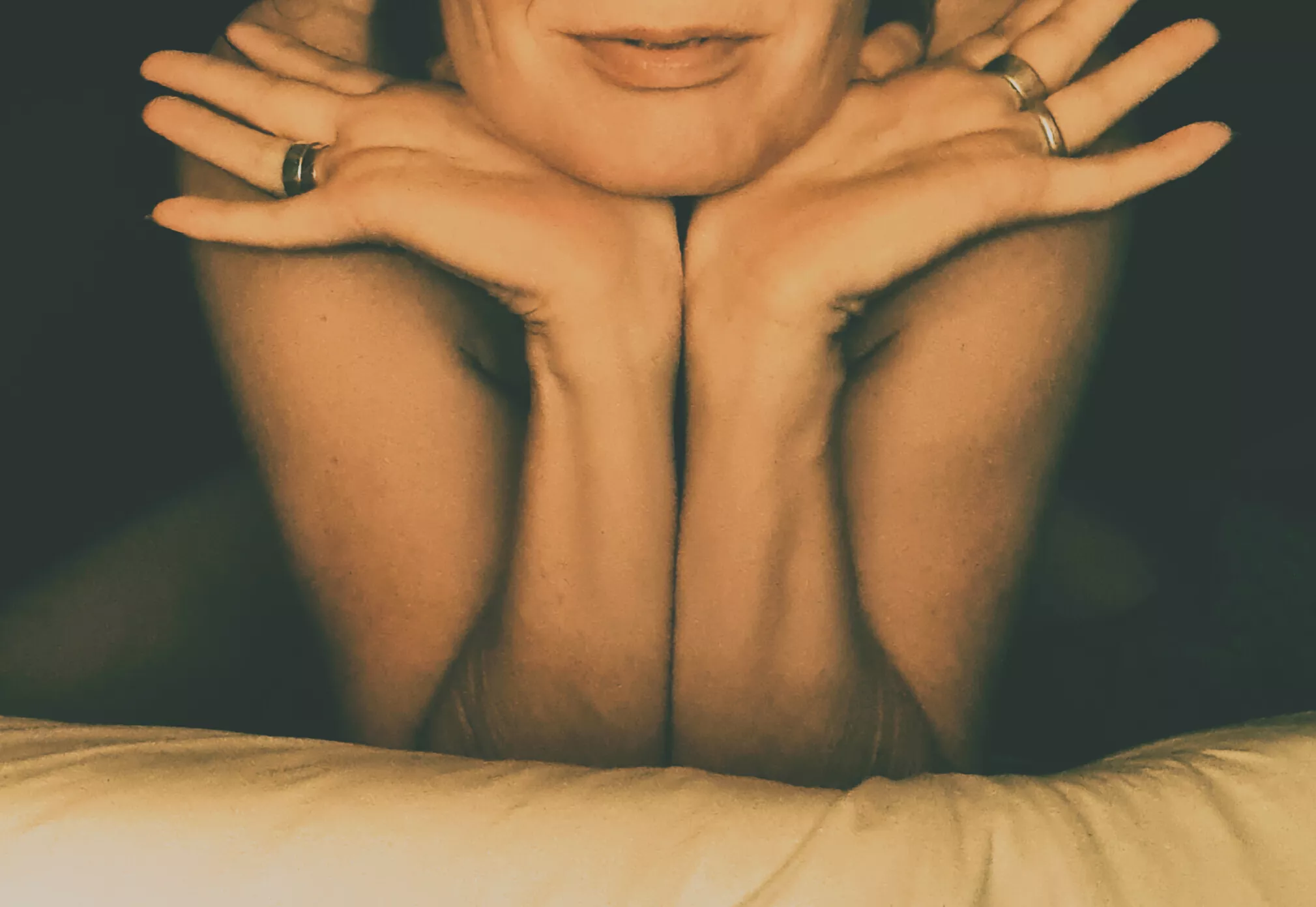 Hands.... so so so versitile. Do you ever wonder what naughty things mine have been up to? I wonder about yours. A lot. ?