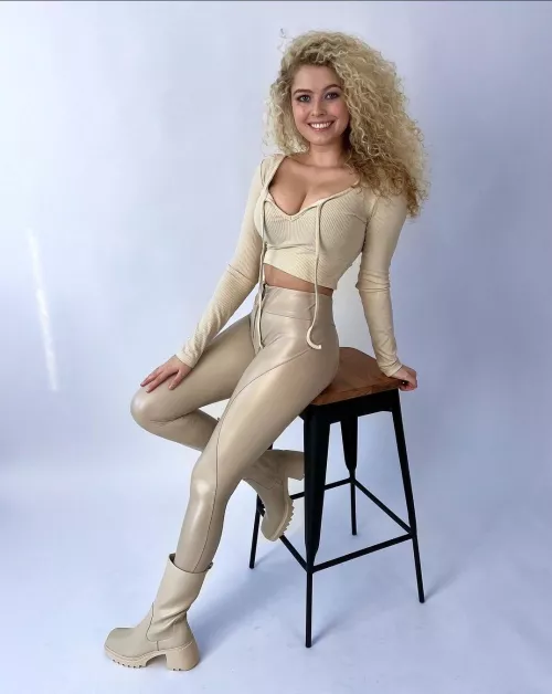 Happy Blonde Happy Blonde