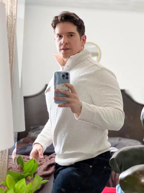 happy “cozy sweater” monday 😌