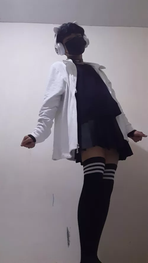 HAPPY FEMBOY FRIDAY!! >:3