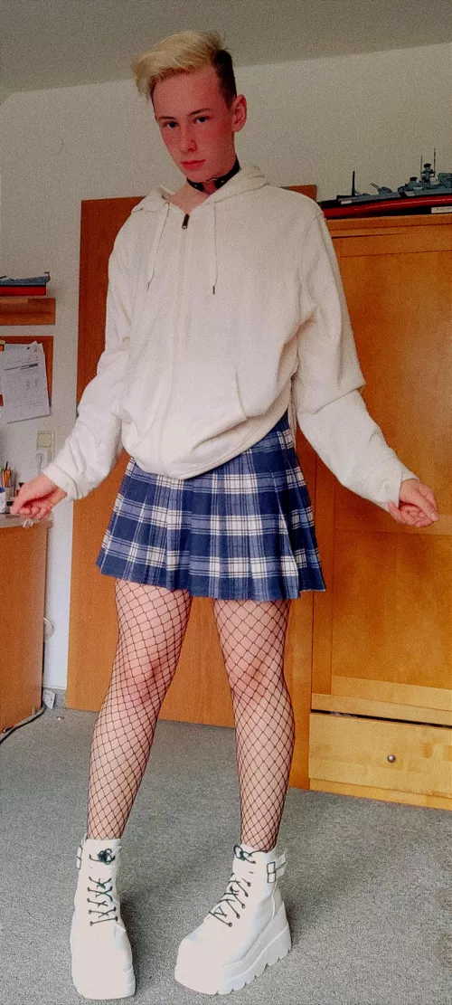 Happy femboy friday everyone uwu. I love this new skirt. Happy femboy friday everyone uwu. I love this new skirt.