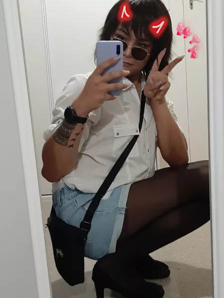 Happy femboy Friday~ hope everyone is having a good day 😊