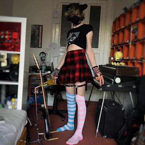 Happy femboy Friday ya'll >~< Happy femboy Friday ya'll >~<