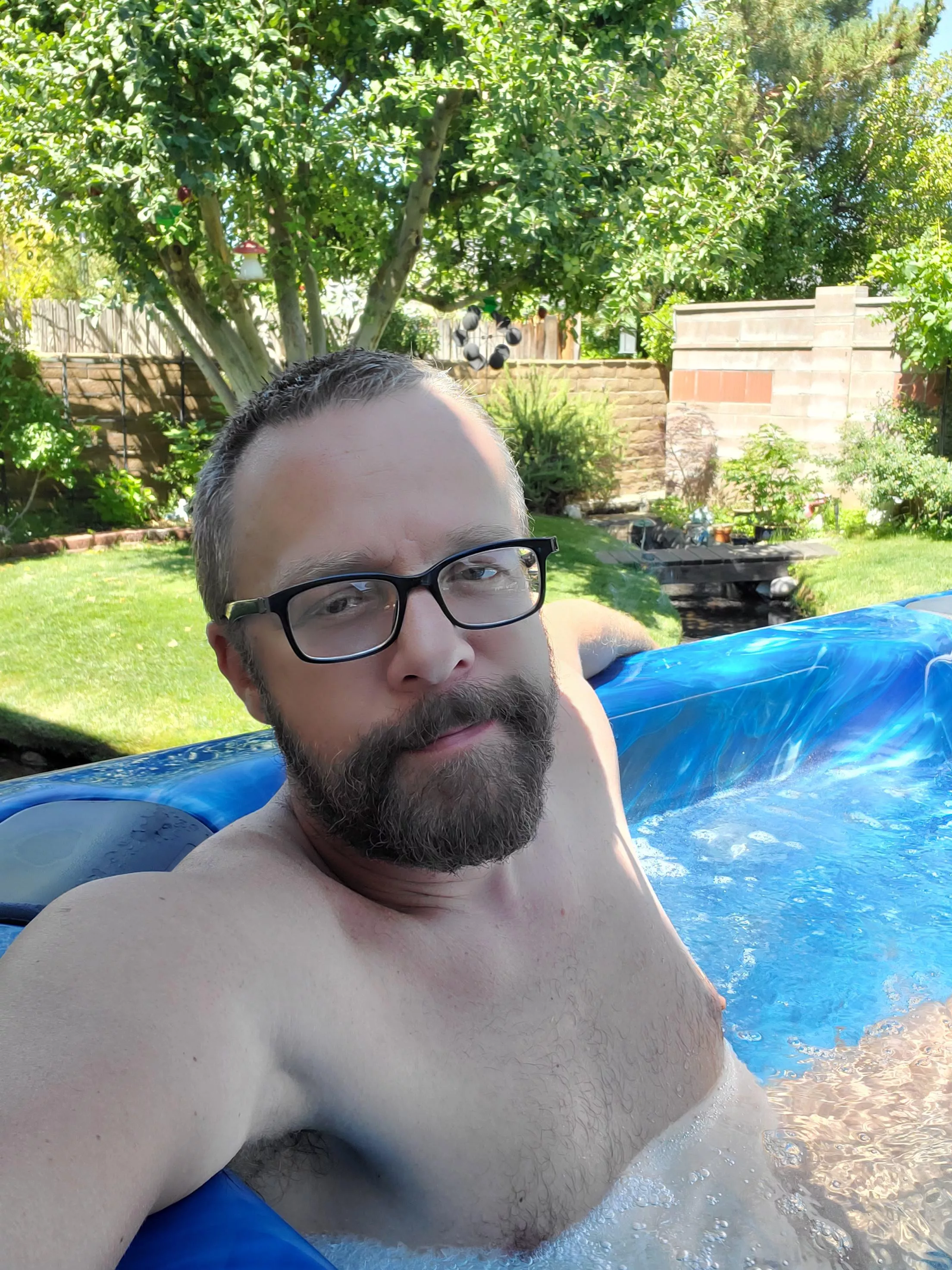 Happy Fourth of July from... my hot tub? Love to you all! 💚