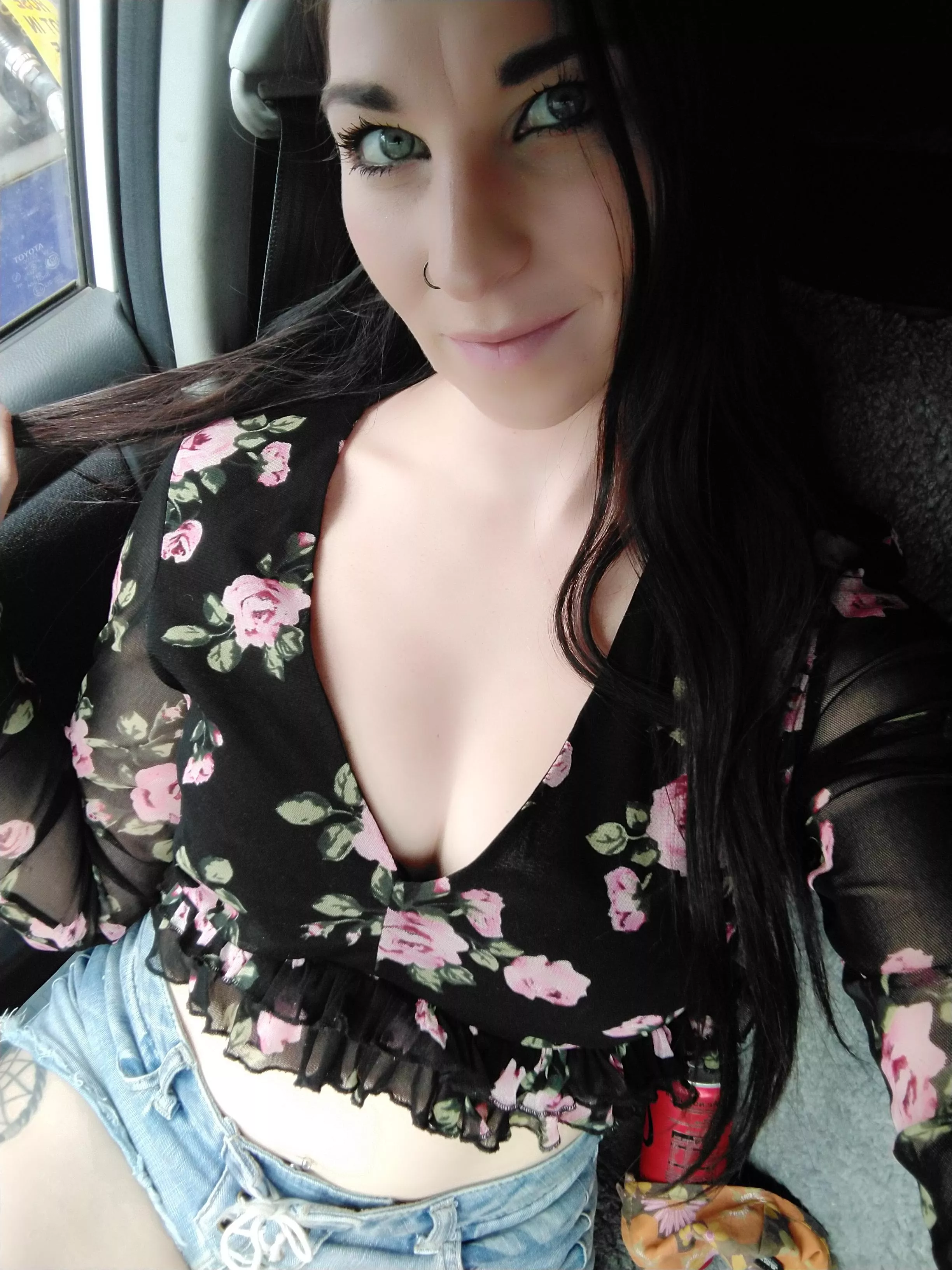 Happy Friday everyone! Time to chill (F) ✌️☮️🍺🍺