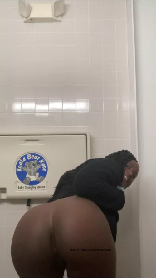 Happy Friday from my chocolate booty