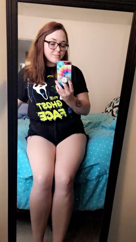 Happy Friday from your friendly neighborhood goth mom🖤🤘🏻