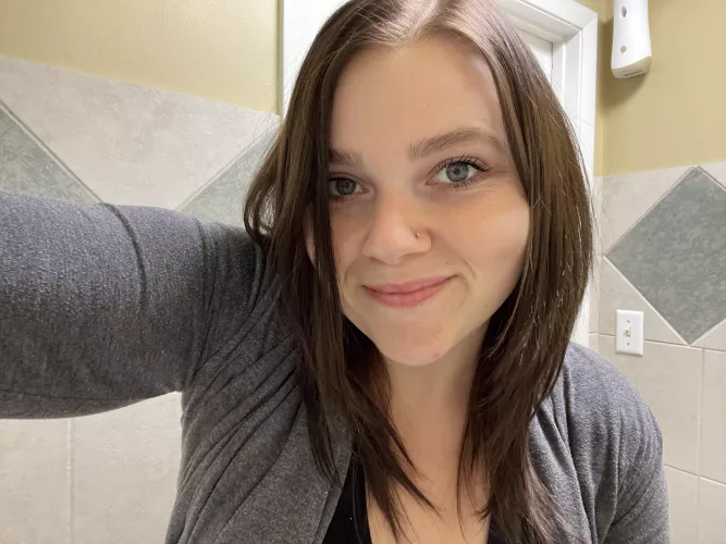 Happy Friday, here’s my face 😜