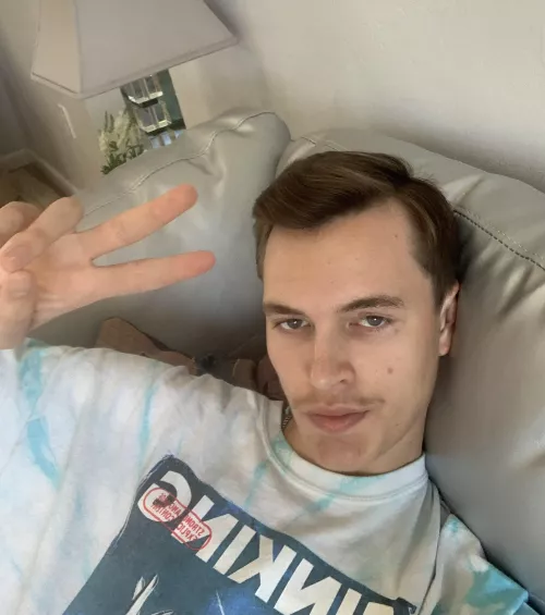 Happy Friday peeps Happy Friday peeps