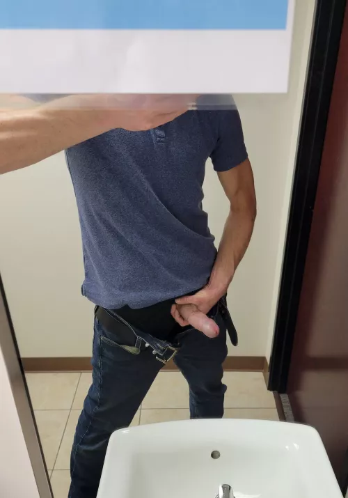 Happy fucking Friday!! Come and celebrate with me!