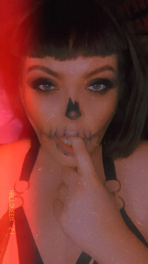 Happy Halloween and happy birthday to me! 🖤 Happy Halloween and happy birthday to me! 🖤
