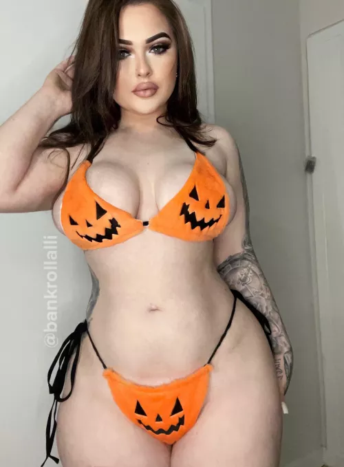 Happy Halloween! Do you like my outfit? 🎃 Happy Halloween! Do you like my outfit? 🎃