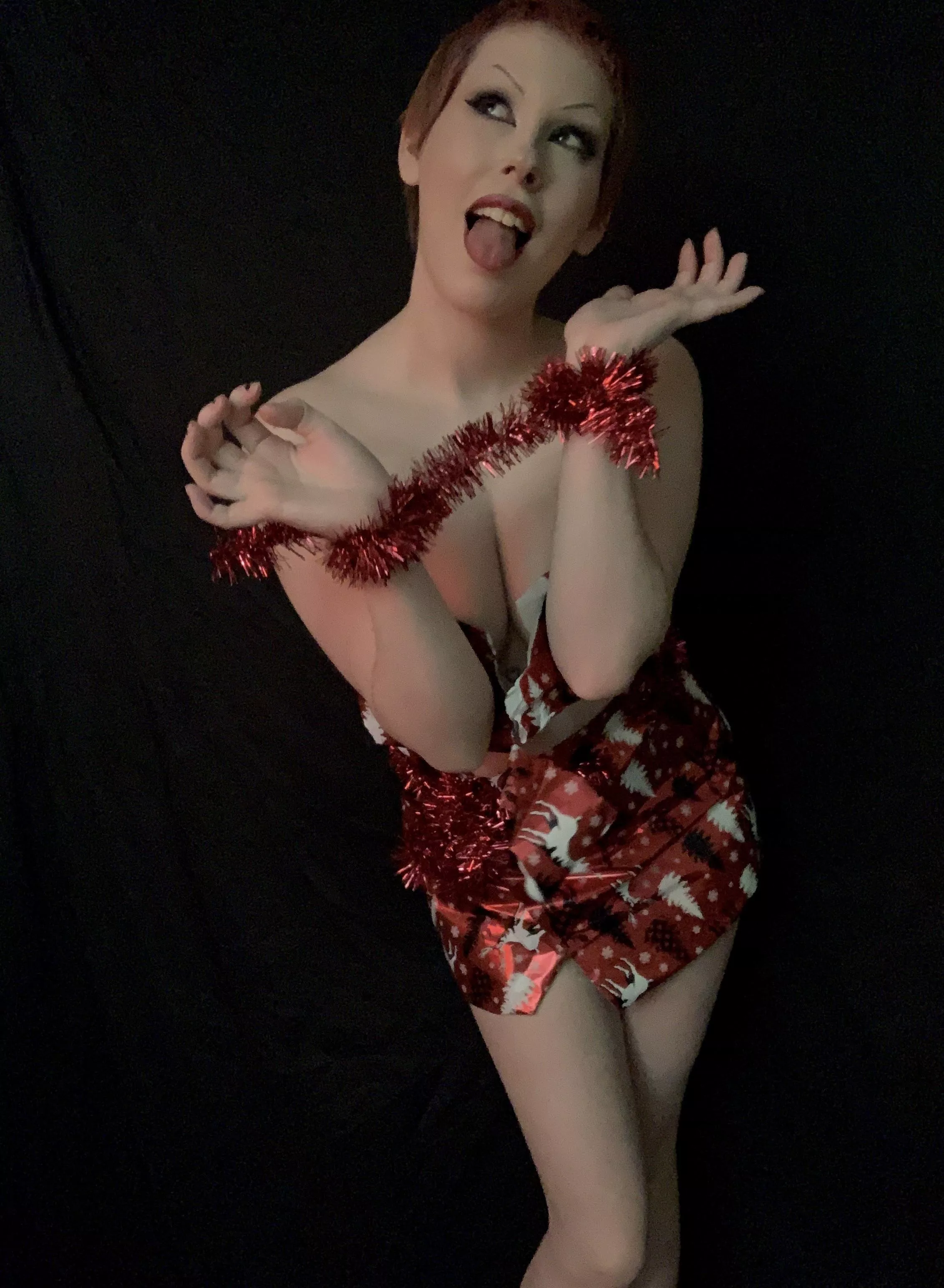 Happy Holidays! You may have seen a similar post yesterday in another place, but this is my last post in this sub! I’m growing my hair out 🥺🖤 thanks for all the love!