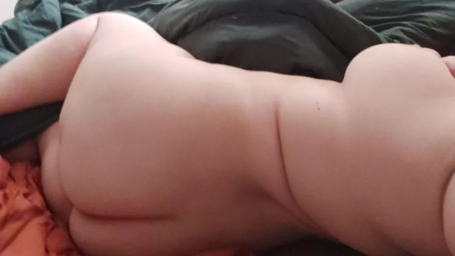 Happy hump day 🍑
